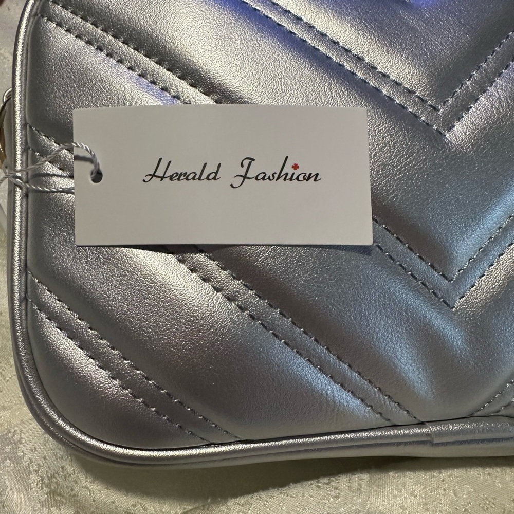 Herald Chevron Quilted Small Crossbody Bag with Coin Purse Pouch Women Silver - Picture 7 of 8